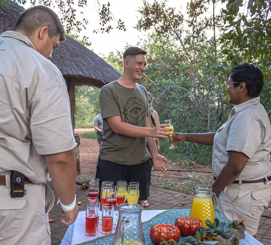 What does a safari guide do?